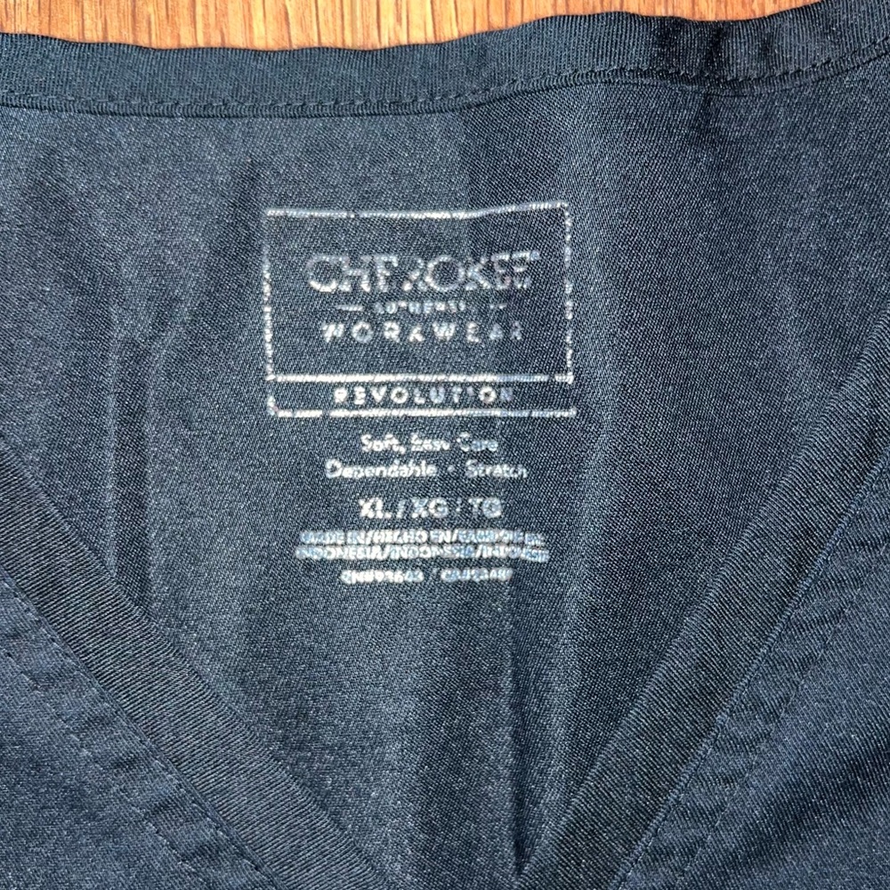 Cherokee Workwear Black Scrub Top - Picture 3 of 4